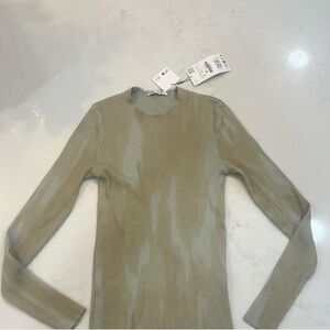 Men’s Small ribbed knit t-shirt